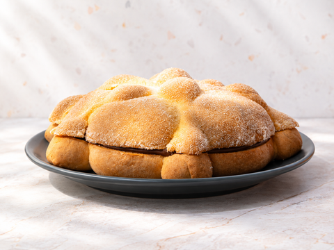 Pan de muerto relleno con dulce de leche Pastelerías Marisa