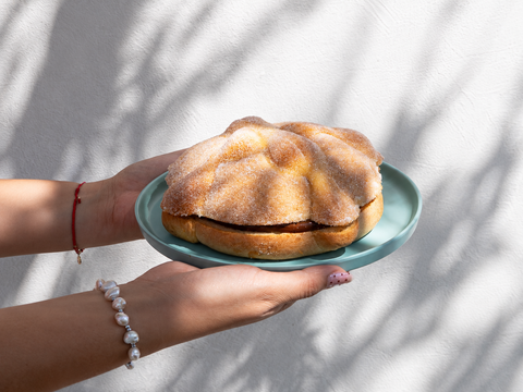 Pan de muerto relleno con dulce de leche Pastelerías Marisa