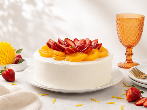 Pastel de frutas frescas de Pastelerías Marisa con vainilla, crema y fresas para celebraciones especiales.